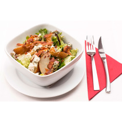 Ensalada César con pollo asado y parma